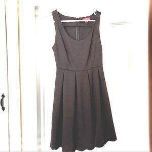 Elle sleeveless, pleated, mini cotton dress
